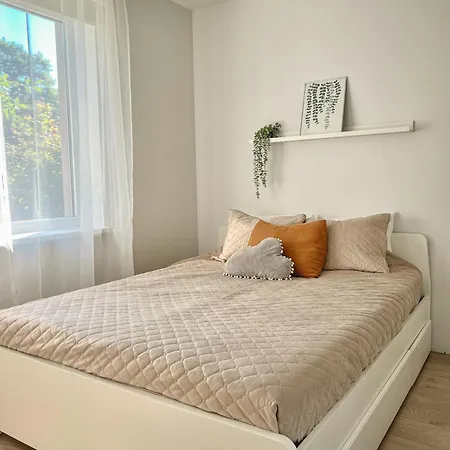 Oakwood Park Apartment *